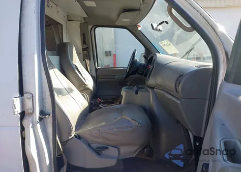 2001 Ford E-150 Commercial/Recreational from USA, damaged, VIN 1FTRE14211HA51570